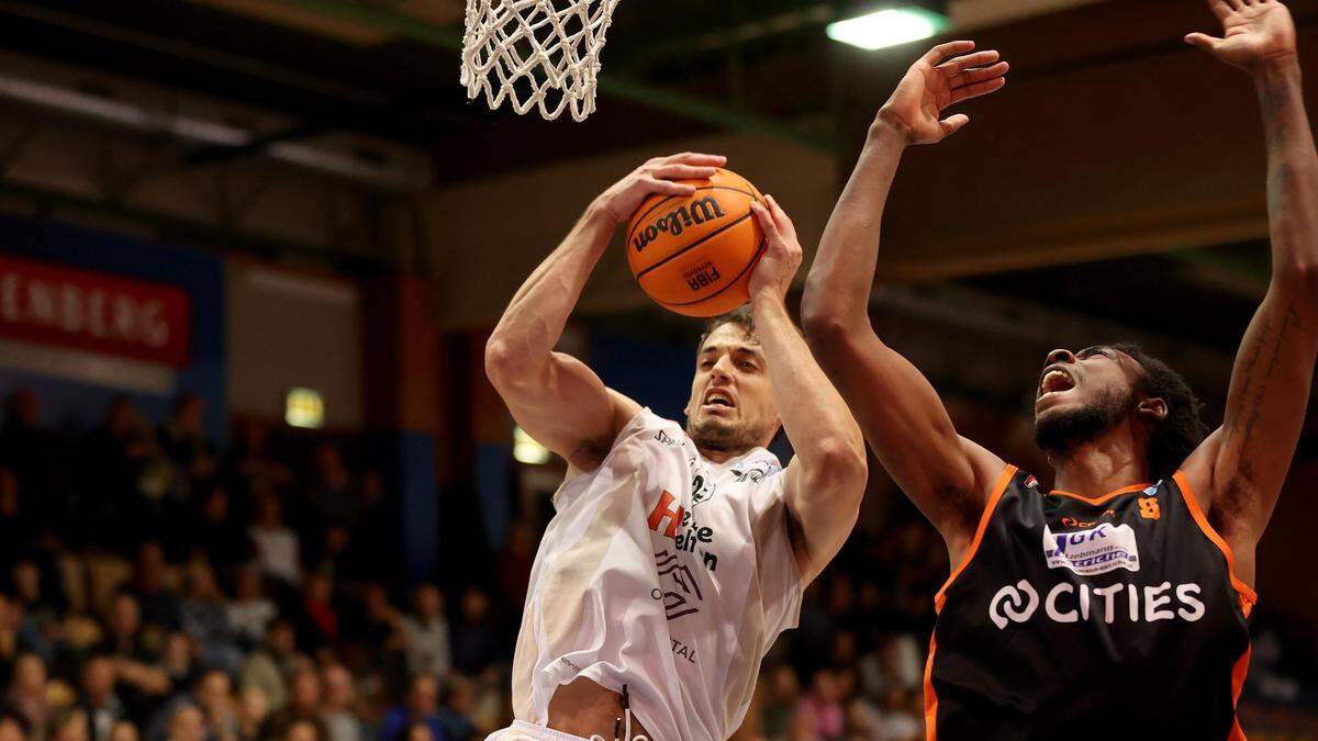 Nemanja Krstic (links) und Kapfenberg holten den Derbysieg