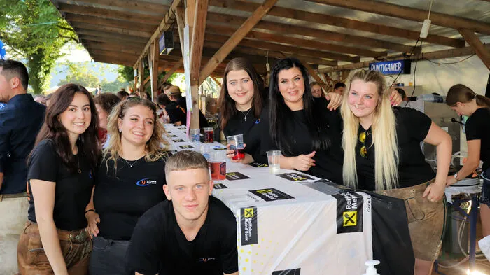 Strahlend blauer Himmel, Temperaturen jenseits der 30 Grad Celsius Grenze, kulinarische Schmankerl, Musik mit den Gruppen Sunnseitn, Alpenlandpower, die Krochledern, Discosound mit DJ Blackout und mega Stimmung waren die perfekten Zutaten für ein gelungenes Fest der Landjugend Ligist-Krottendorf.