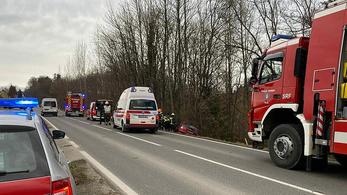 Ein Pkw-Lenker prallte in Obersaifen gegen einen Baum