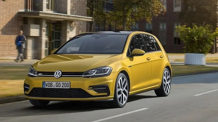 Der VW Golf landete wie bereits im Vorjahr auf Platz 10. Der Jahresdurchschnittspreis für eine Tageszulassung lag bei diesem Modell bei 20.512 Euro. Das bedeutet ein Preis-Minus von 8,5 Prozent versus 2015.