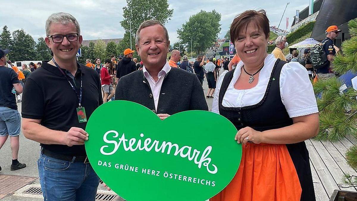 Michael Ranzmaier-Hausleitner (links) und Manuela Machner, am Bild mit Steiermark-Tourismus-Chef Erich Neuhold, führten den Verband durch die Fusion