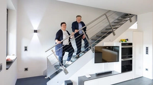 Beate und Reinhold Glanzer in ihrer Maisonette