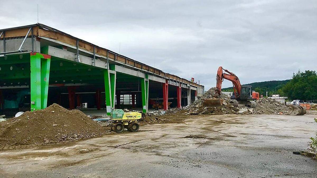 Am Gelände des ehemaligen OBI-Baumarkts schreiten die Baumaßnahmen voran