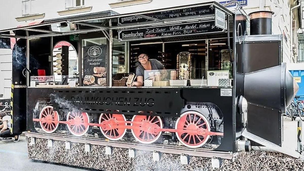 Der Baumkuchenzug fährt von Velden auf die Wiesn