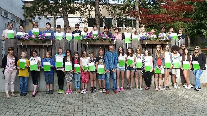Auf die Zertifikate sind die Schüler und Lehrpersonen sehr stolz