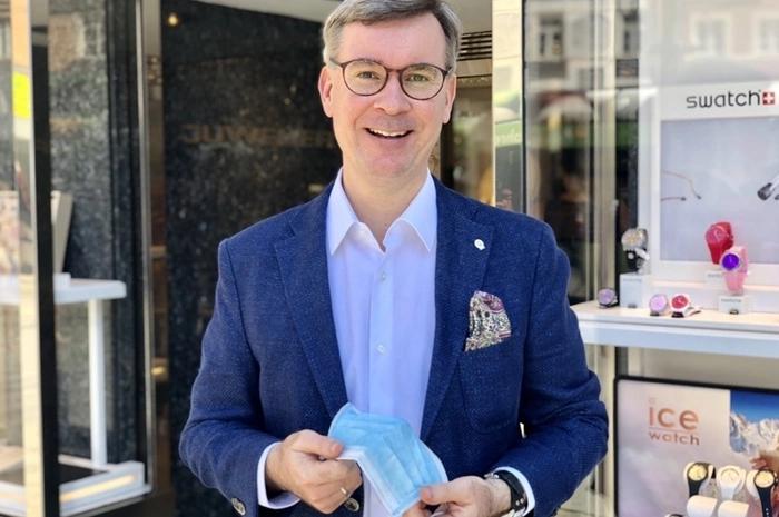 "Bei uns haben sich alle schnell an die Maske gewöhnt, obwohl es ohne viel angenehmer ist – für Kunden und Verkäufer. Sich hier und da ein Lächeln zu schenken, gehört dazu."