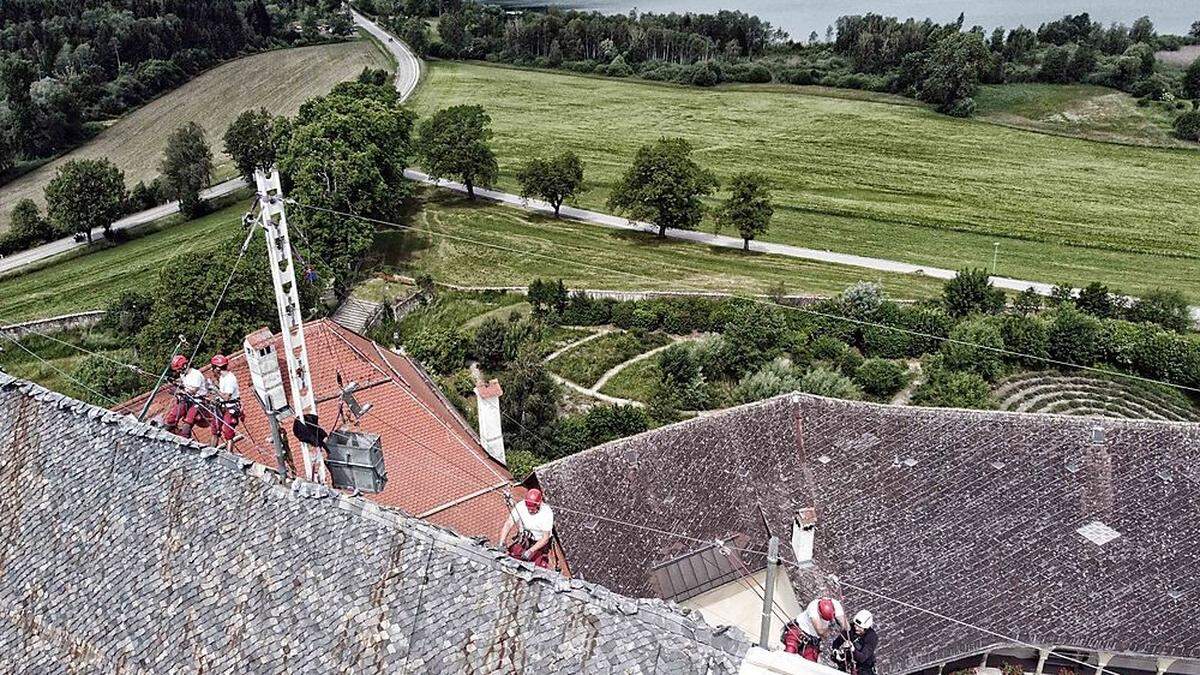 Das Stift St. Georgen wird neu eingedeckt 