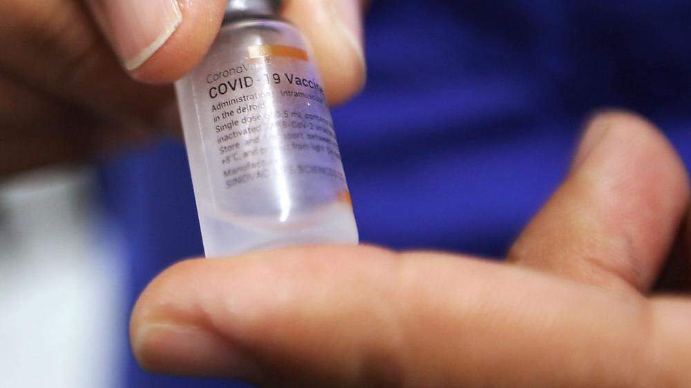 Studie aus Hongkong zeigt, dass der Totimpfstoff CoronaVac bei der Omikron-Variante versagt 