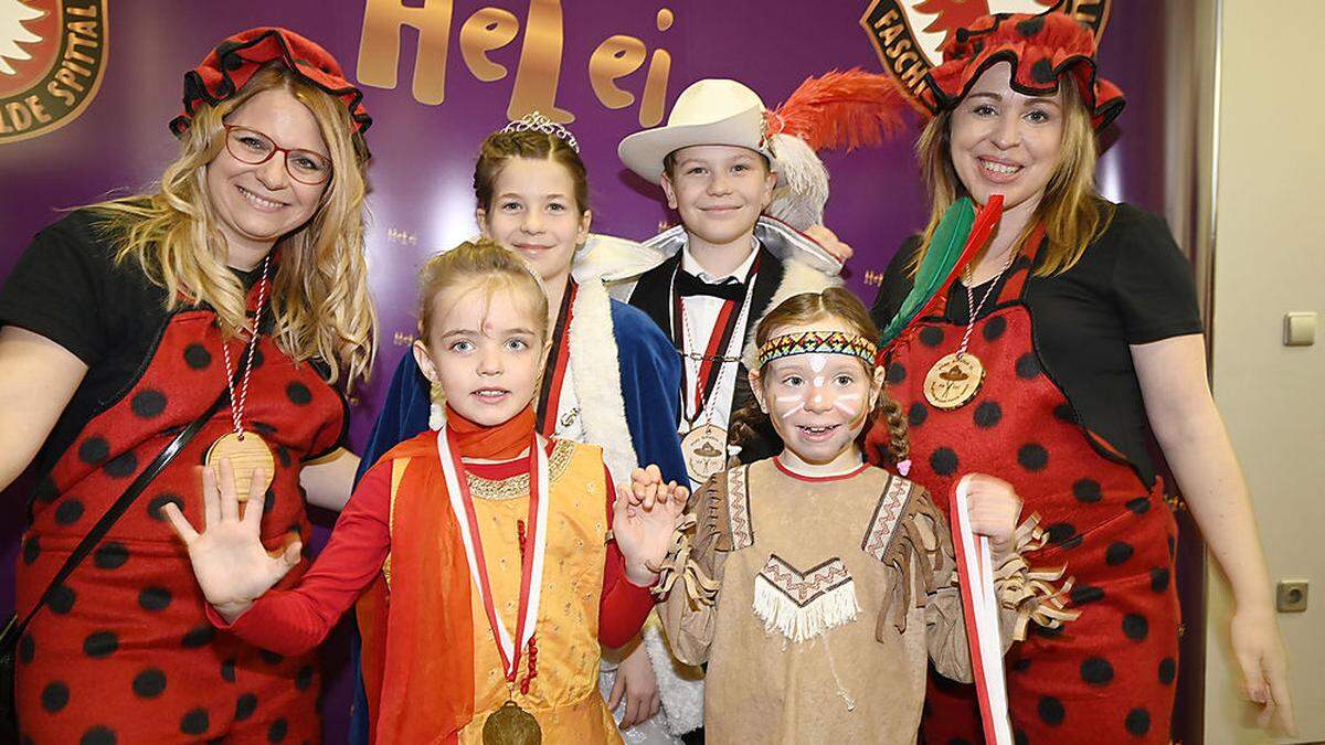 Lizzy Schönfelder, Magdalena Jester, Rosa Bärntatz, Stefan Grintal, Helena Schönfelder und Barbara Borstner (von links)