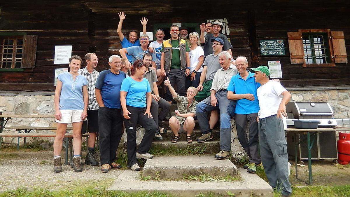 Die fleißigen Helferinnen und Helfer beim Schwenden auf der Gsollalm