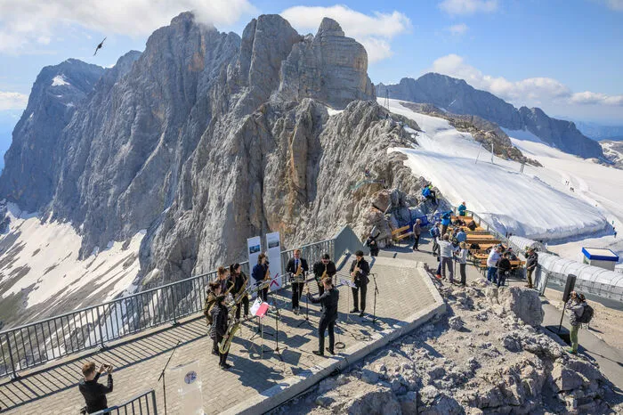 Musiziert wurde bei perfektem Wetter auf der Terasse der Bergstation Hunerkogel