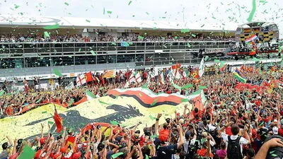 Das Fahnenmeer könnte es heuer in Monza zum letzten Mal geben