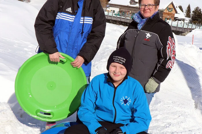 Regina Gratzl und Christine Posegger mit Sohn Sebstian Posegger (10 Jahre) aus Patergassen waren heuer schon 3-4 Mal Rodeln am Falkert.