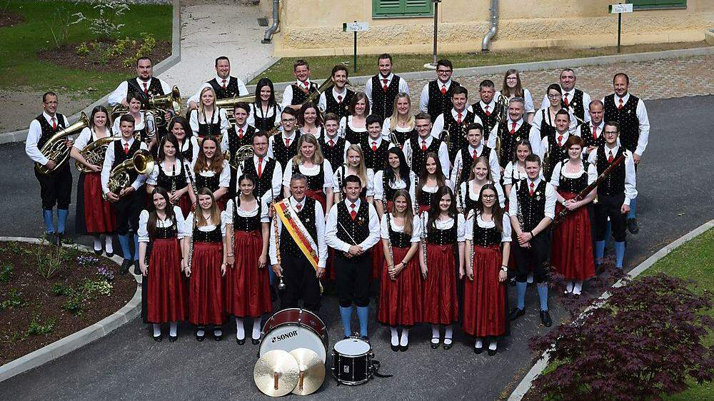 Nicht zu überhören: Die Trachtenkapelle Molzbichl feiert ihr 60-Jahr-Jubiläum ausgiebig 	KK 