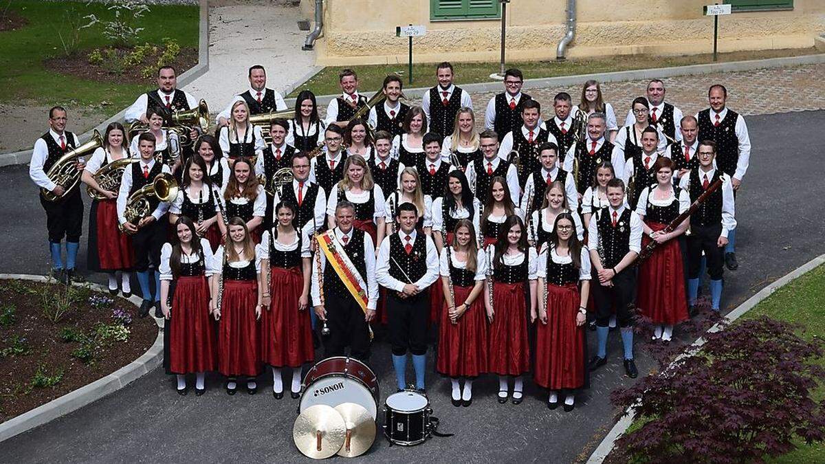 Nicht zu überhören: Die Trachtenkapelle Molzbichl feiert ihr 60-Jahr-Jubiläum ausgiebig 	KK 