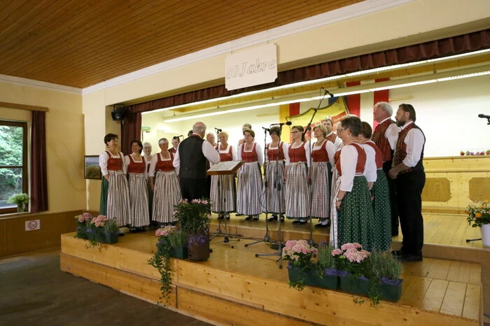 Und so ging am Wochenende unter dem Motto „Sie wünschen – wir singen“ im örtlichen Gemeinschaftshaus ein großes Fest über die Bühne.