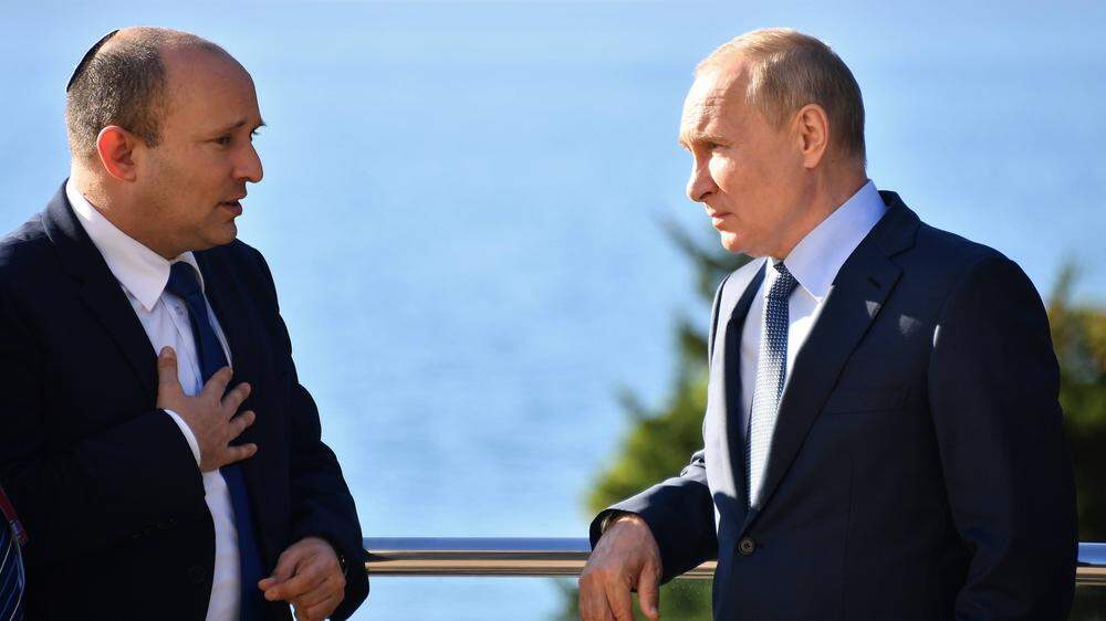 Naftali Bennett (l.) und Wladimir Putin bei einem Treffen im Jahr 2021 (Archivbild)