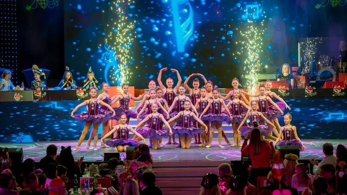Die Ballett-Tänzerinnen vom Villacher Tanzstudio „Viktor Kopeyko“ tanzten bei der Nummer „Blüten-Symphonie“