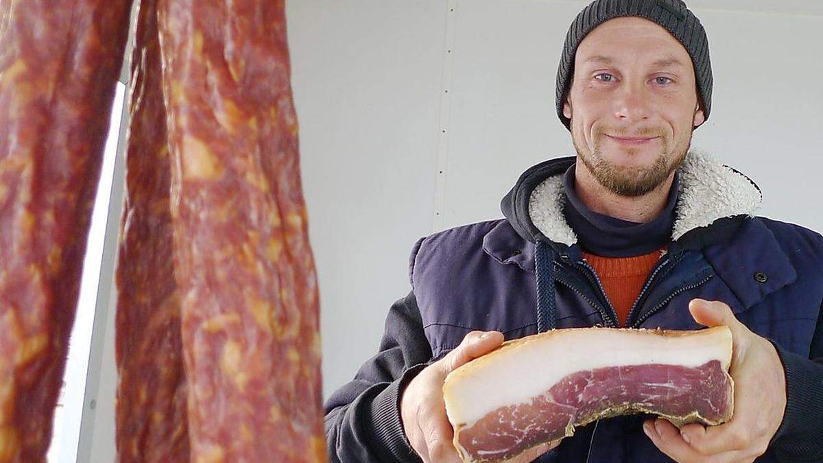 Franz Lassnig bietet neben Selchwurst und Fleisch auch immer Schweinsbraten und Speck an