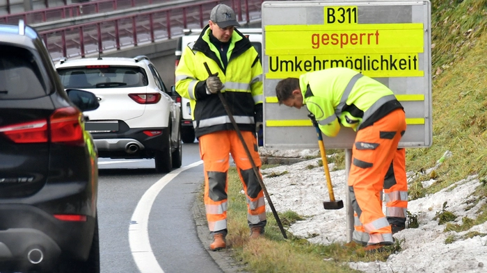 Die Pinzgauer Straße musste am Montag wegen einer Mure gesperrt werden.