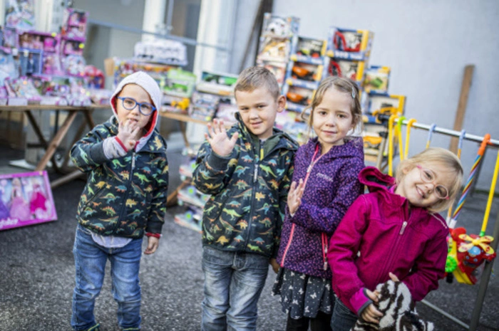 Ursulamarkt-Fans: Max Zwanzger mit Bruder Leo, Lorena Böhm und Marie-Theres Zwanzger (von links)