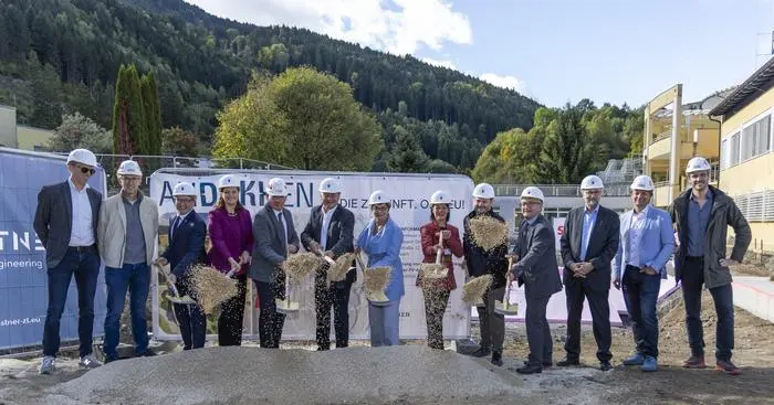 (c) 2025 - Spatenstich für den Neubau des OP-Bereichs des Deutschordens-Krankenhauses in Friesach - Bild zeigt: den Spatenstich.