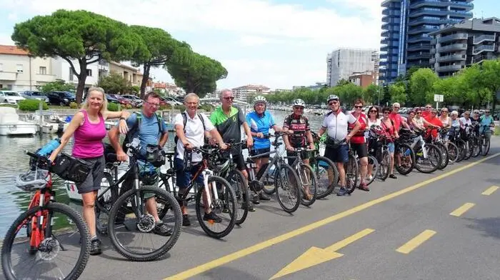 Der Verein bietet zahlreiche Aktivitäten an. Radfahren ans Meer, wie auf diesem Bild gehört auch dazu