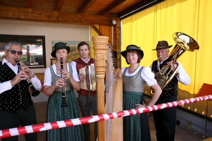 Für die richtige Kirchtagsmusik sorgte die „Kärntner Kirchtagsmusi“, die aus dem Lavanttal „eingeflogen“ wurde. 