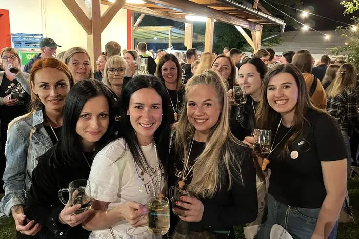 Zahlreiche Polterrunden nutzten das Weixelbaumer Fest, um ausgiebig zu feiern.
