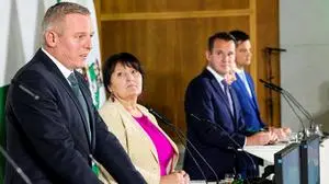Pressekonferenz, designierter Landeshauptmann,Landeshauptmann, starke Steiermark, sichere Zukunft, Mario Kunasek, Manuela Khom, Karlheinz Kornhäusel, Simone Schmidtbauer, Stefan Hermann, Claudia Holzer, FPÖ, ÖVP, Graz am 17.12.2024