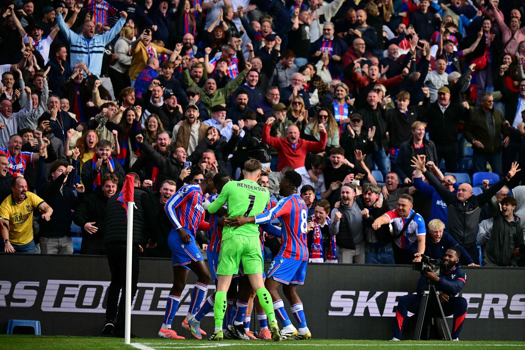 Premier League: Oliver Glasner feiert mit Crystal Palace Last-Minute-Sieg gegen Liverpool