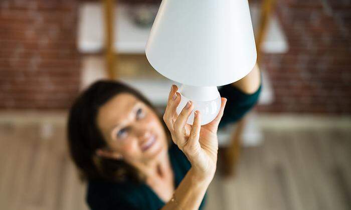 Wer auf energieeffiziente LED-Glühbirnen setzt, tut nicht nur der Umwelt etwas Gutes, sondern spart zusätzlich bares Geld
