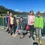 Die Kinder der Gemeinde Weißensee gestalteten die Brücken mit "Holzkindern"