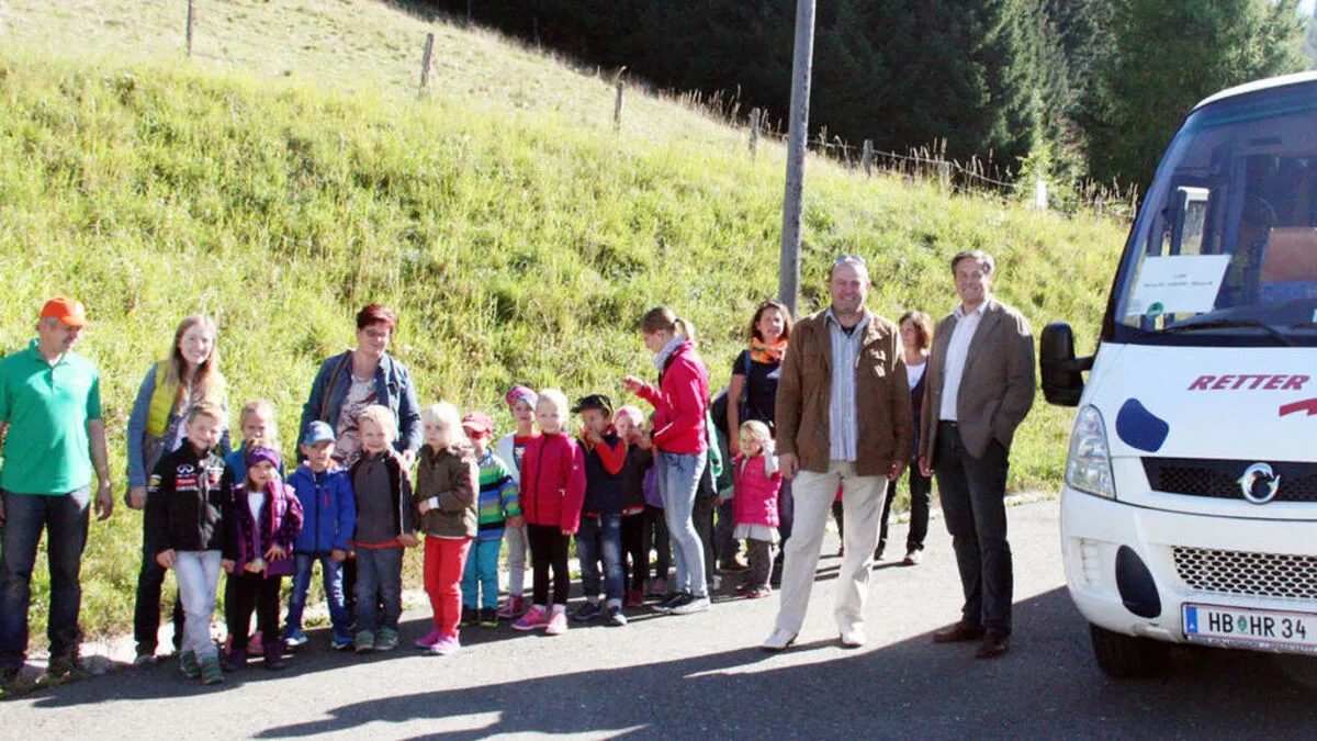 Herbert Allmer (rechts) und Muraus Gemeinderat Albin Wölfler nahmen den Citybus in Betrieb