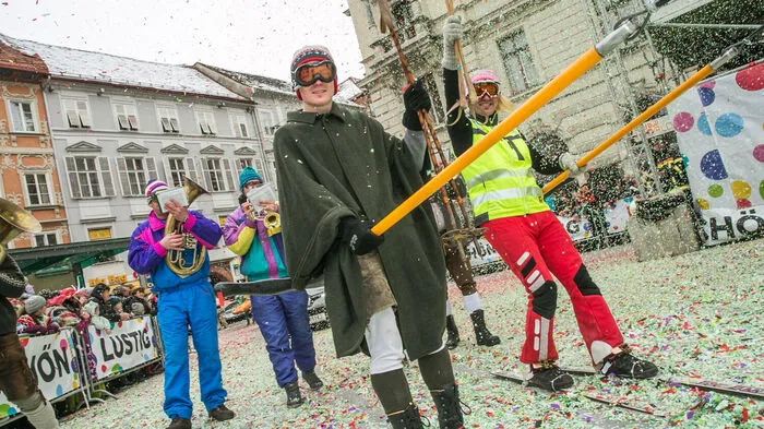 Beim Grazer Faschingsumzug der Kleinen Zeitung präsentieren sich die Teilnehmer am Grazer Hauptplatz!