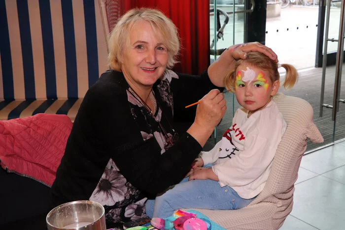 Für das Kinderschminken war Angelika „Angi“ Galsterer zuständig.