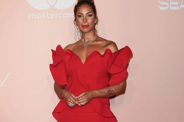 Sängerin Leona Lewis zeigte sich ebenfalls in einem aufwendig gestalteten roten Kleid.