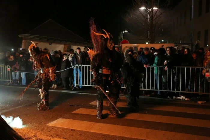 Klicken Sie sich durch weitere Impressionen des 25. Krampuslauf in St. Peter Freienstein!