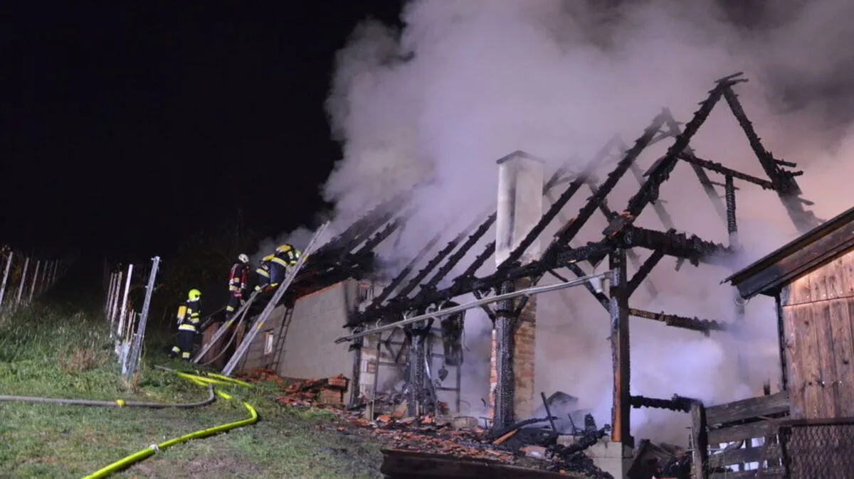 Das abgebrannte Wirtschaftsgebäude