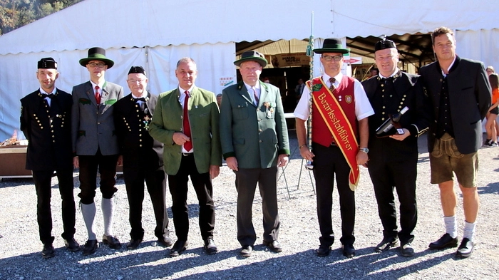Trotz Urlaubs- und Ferienzeit fanden sich 14 Blasmusikkapellen aus dem Bezirk sowie eine Gastkapelle aus Mogersdorf im Burgenland als Gratulanten in Bärnbach ein.