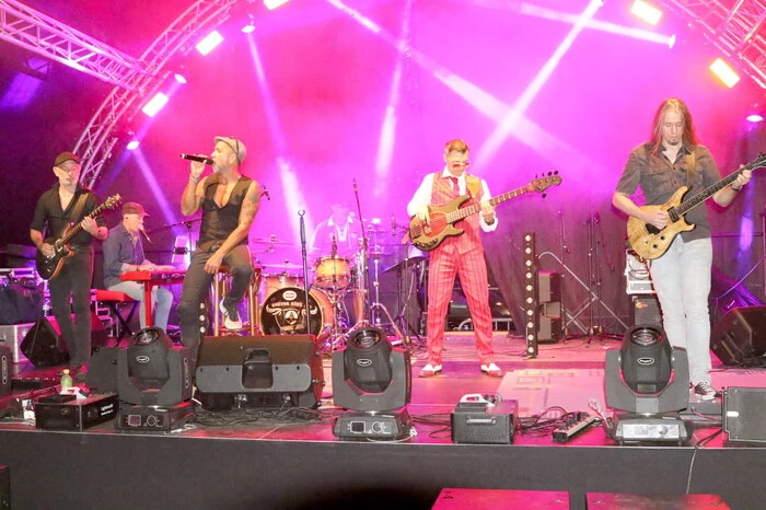... sowie die Show der bekannten Top-Band „Doktor Südbahn“ am Samstagabend zu später Stunde.