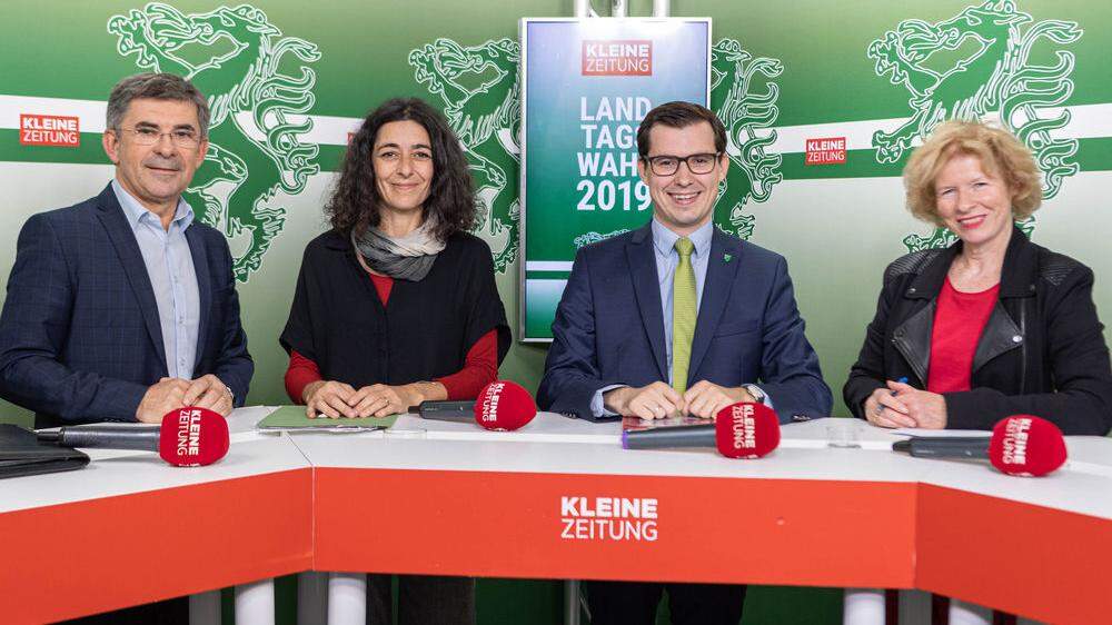 Franz Fartek (ÖVP), Sandra Krautwaschl (Grüne) und Stefan Hofer (SPÖ) diskutieren mit Claudia Gigler (Kleine Zeitung)