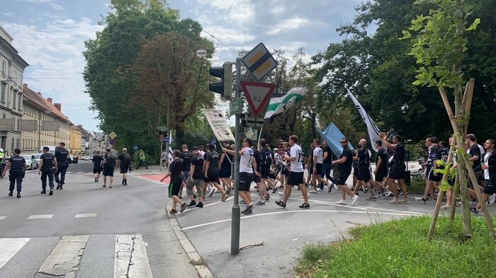 Hunderte Sturm-Fans waren quer durch Graz unterwegs.