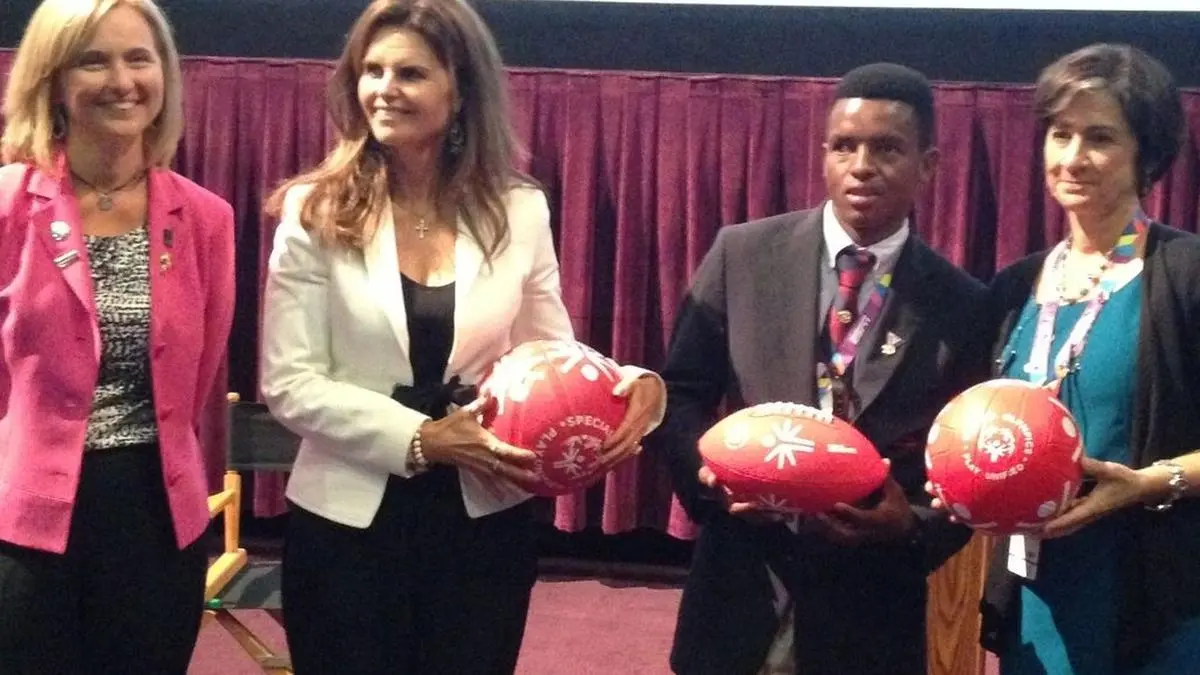 25-Millionen-Dollar-Programm: Janet Froetscher und Maria Shriver (Special Olympics), Trainer Brightfield Shadi aus Botswana und Ann Costello (Golisano Foundation)