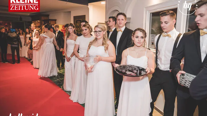 Samstagabend wurde in der Gleichenberghalle aufgetanzt. Das BORG Bad Radkersburg lud zu ihrem Maturaball, der unter dem Motto Golden Moments, der Glanz der 20iger Jahre stand.Klicken Sie sich durch die Bildergalerie!