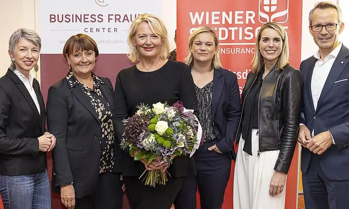 Von links: Gaby Schaunig, Herta Stockbauer, Daniela Stein, Corinna Milborn, Sonja Steßl un der Landesdirektor der Wiener Städtischen, Ferdinand Bucher 