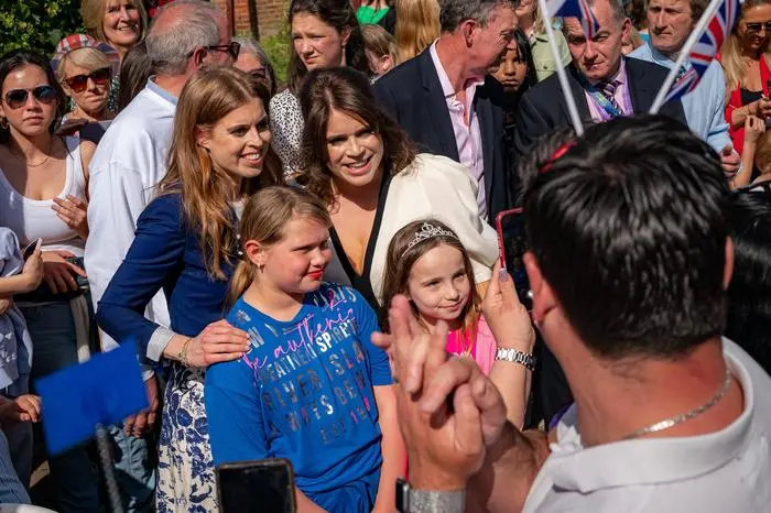 Die Prinzessinnen Eugenie und Beatrice sollen von William unter Druck gesetzt worden sein: Es geht um den Auszug ihres in Ungnade gefallenen Vaters Andrew.