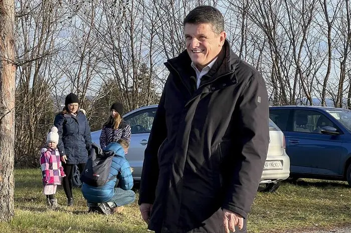 An der Fürstenfelder Neujahrswanderung nahmen auch die beiden Vizebürgermeister Roland Gogg und Harald Peindl, Altenmarkts Ortsvorsteher Christian Sommerbauer, Übersbach Ortsvorsteher Dieter Siegl, Kulturreferent Gregor Sommer, Barbara Wagner und Markus Jahn vom Stadtmarketing sowie Bezirksbauernkammerobmann Herbert Lebitsch teil.