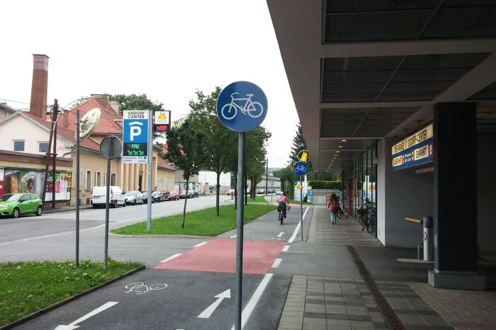 Ein Radweg ist ein Radweg ist ein ... In der Körösistraße geht man auf Nummer sicher