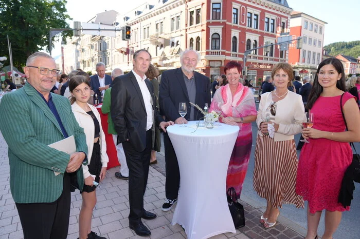 Reinhard Eberhard mit Tochter Johanna, Horst-Peter Groß, Lojze Wieser, Barbara Maier, Antonia und Birgit Gössinger  